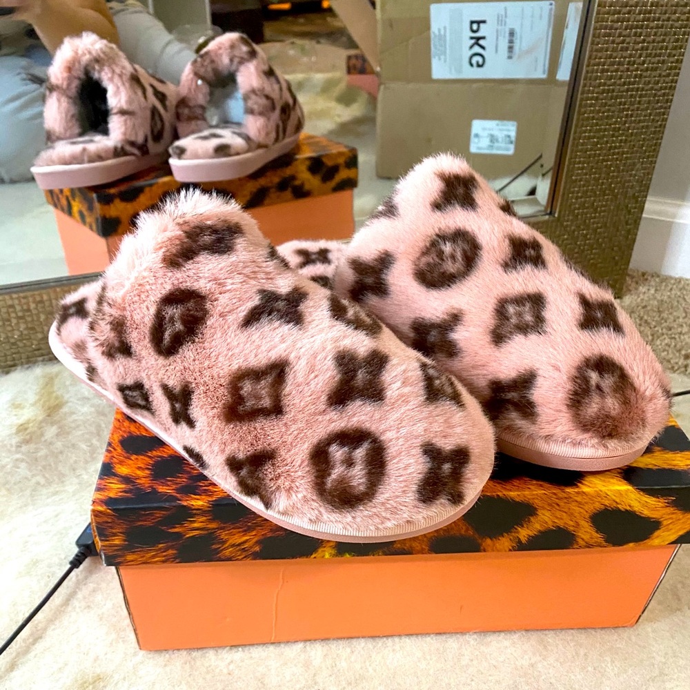 Pink fluffy monogram slippers LV style